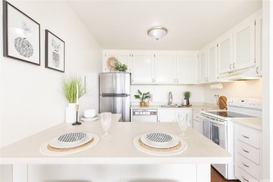 Enjoy stunning Diamond Head views from this 2 bedroom unit on - photo 5