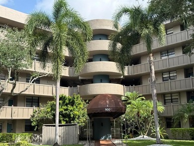 (private lake, pond, creek) Condo For Sale in Pembroke Pines Florida