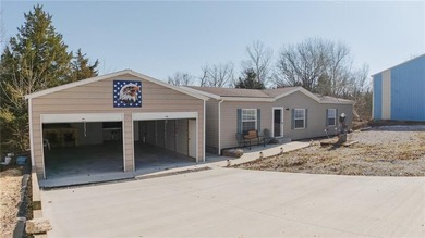 This charming 1,350 sq ft manufactured home sits on a permanent - photo 1