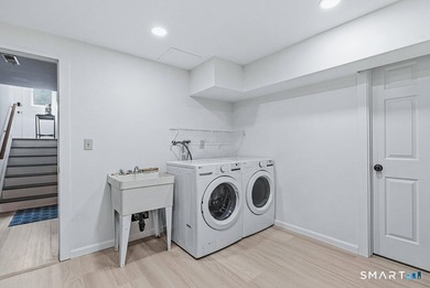 Fully renovated end-unit Turnbury offering 3-4 bedrooms and 3.5 - photo 26