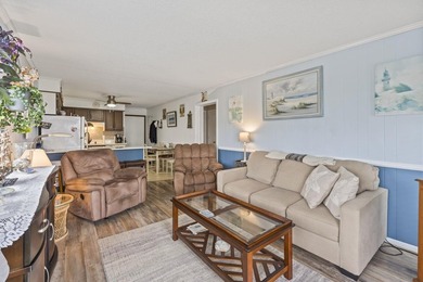 Beautifully maintained and tastefully updated 2-bedroom, 2-bath - photo 2