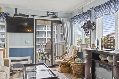 Beautifully maintained and tastefully updated 2-bedroom, 2-bath - photo 4