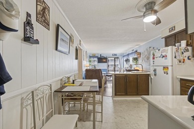 Beautifully maintained and tastefully updated 2-bedroom, 2-bath - photo 8