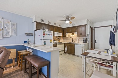 Beautifully maintained and tastefully updated 2-bedroom, 2-bath - photo 9