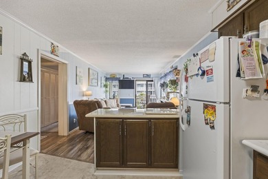 Beautifully maintained and tastefully updated 2-bedroom, 2-bath - photo 10