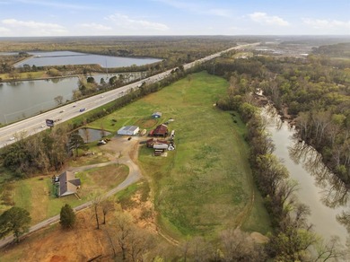 Exceptional opportunity to own a versatile 33-acre property in - photo 2