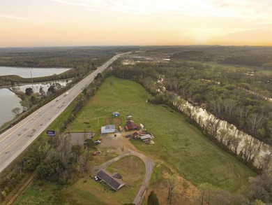 Exceptional opportunity to own a versatile 33-acre property in - photo 4
