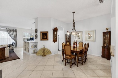 This well-maintained 2BR+Den villa offers a seamless floor plan - photo 4