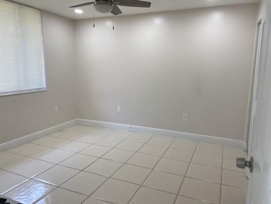 Beautiful villa located in the heart of Lake Worth within a - photo 12