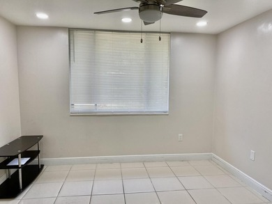 Beautiful villa located in the heart of Lake Worth within a - photo 15