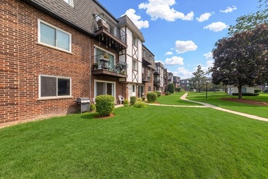 Exceptional first-floor 2-bedroom, 1-bath condo offering one of - photo 3