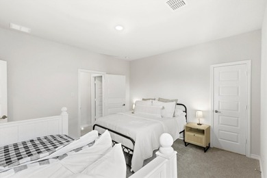Welcome home to this stunning residence in the sought-after - photo 33