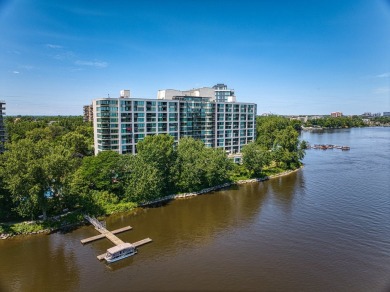 Lake Condo For Sale in Laval (Chomedey),