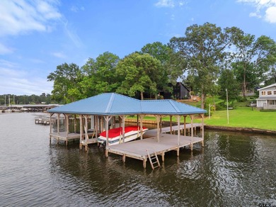 The 1,760 square foot boat boat house alone is enough to make - photo 3