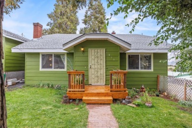 Lake Home For Sale in Klamath Falls, Oregon