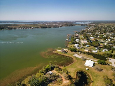 Lake Townhome/Townhouse For Sale in Lake Placid, Florida
