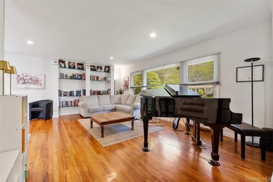 Nestled on a quiet, tree-lined block in the heart of Woodmere - photo 4