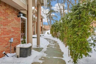 Clinton River Condo For Sale in Auburn Hills Michigan