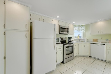 Welcome to beautifully maintained top floor Unit 607 in the - photo 8