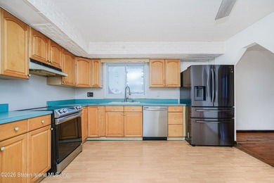 Rare opportunity to own this classic brick Hi-Ranch -- a - photo 15