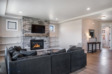 Expansive modern farmhouse on the park at White Horse Ranch - photo 11