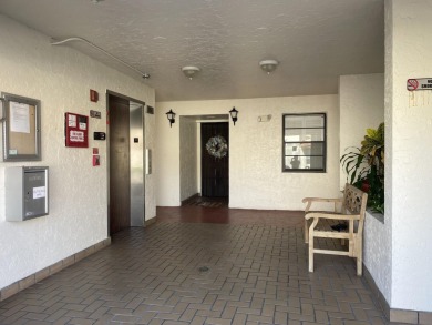 Lake Condo For Sale in Wellington, Florida