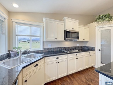 Prepare to be captivated by this stunning property in Agnew - photo 12