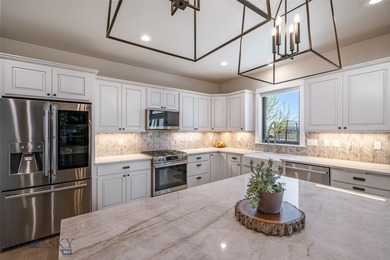 Expansive modern farmhouse on the park at White Horse Ranch - photo 15