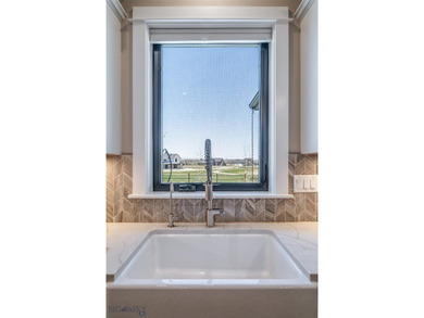 Expansive modern farmhouse on the park at White Horse Ranch - photo 16