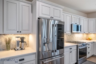 Expansive modern farmhouse on the park at White Horse Ranch - photo 18