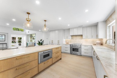 Welcome to 654 W Lakewoode, a beautifully renovated residence - photo 8