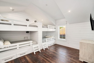 Pristine architectural design resembling the courtyard homes of - photo 20