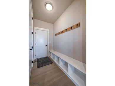 Expansive modern farmhouse on the park at White Horse Ranch - photo 20