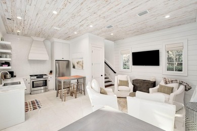 Pristine architectural design resembling the courtyard homes of - photo 22