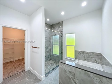 Custom-Built Luxury Home No HOA or CDD Move-In Ready Discover - photo 31