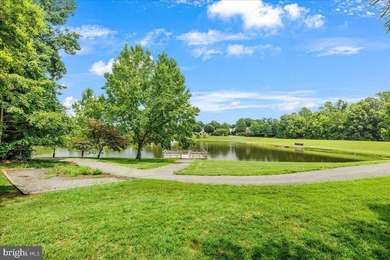Stunning top-floor 2BR condo with elevator access and serene - photo 36