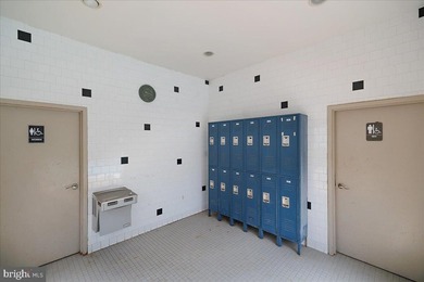 Stunning top-floor 2BR condo with elevator access and serene - photo 38