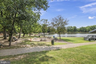 Stunning top-floor 2BR condo with elevator access and serene - photo 44