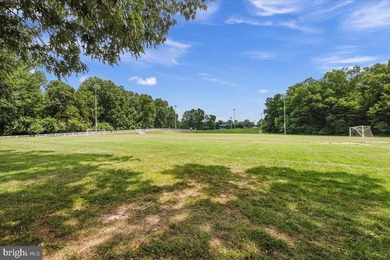 Stunning top-floor 2BR condo with elevator access and serene - photo 49