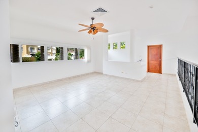 Luxury Golf Villa with Canal and City Skyline Views

Residential - photo 8