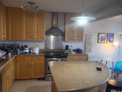 Priced to sell ! Moana Pacific famous twin tower is located - photo 9
