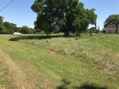 Corner lot located in 24-7 gated community located north on one - photo 3