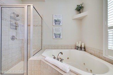 Active 5 star  Listing! Beautifully furnished 4 bedroom, 3.5 - photo 18