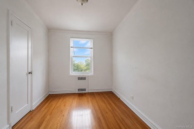 Welcome to this beautifully renovated, sun-filled corner - photo 20