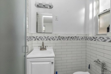 Welcome to this beautifully renovated, sun-filled corner - photo 22