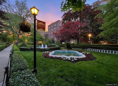 Welcome to this beautifully renovated, sun-filled corner - photo 28