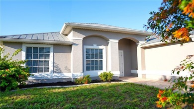 Beautiful 3 bed, 2 bath , 2 car garage home with heated Pool & - photo 1