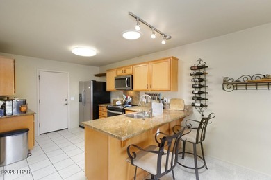 Spacious and beautifully remodeled 2-bedroom, 2-bath townhouse - photo 13