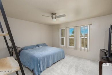 Spacious and beautifully remodeled 2-bedroom, 2-bath townhouse - photo 19