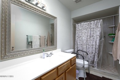 Spacious and beautifully remodeled 2-bedroom, 2-bath townhouse - photo 20